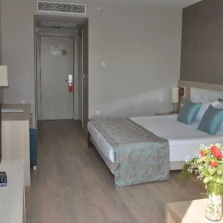 Lucida - Ultra Hotel